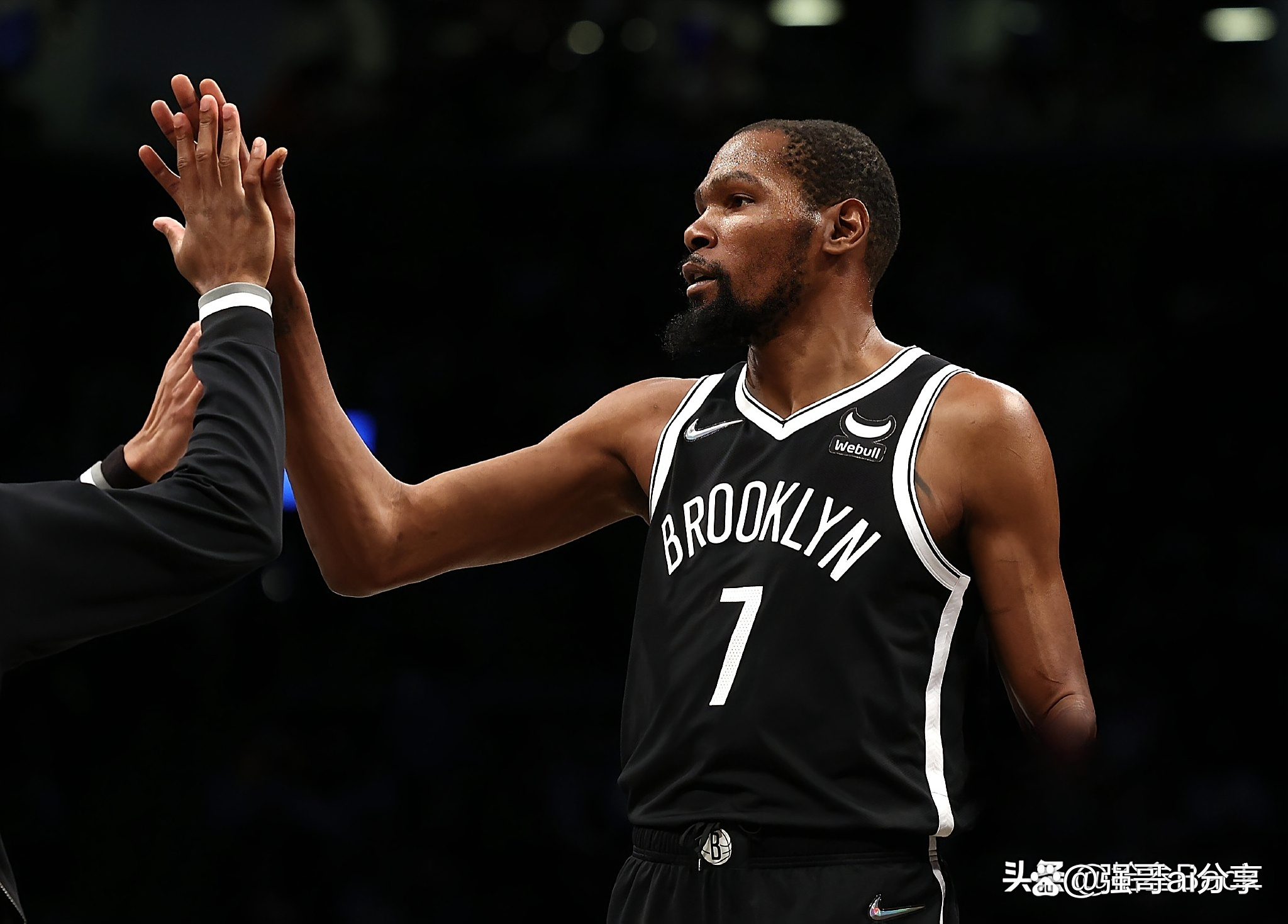 关于杜兰特回归赛场,问鼎冠军首场状态亮眼,曼联观众沸腾!的信息 关于杜兰特回归赛场,问鼎冠军首场状态亮眼,曼联观众沸腾!的信息